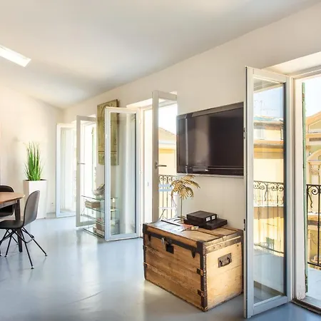 Ross 5- F2, Lumineux, Balcon, Loft, Clim, Vieux-nice *