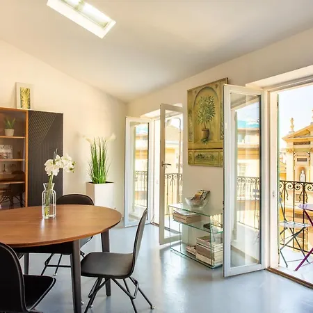 Ross 5- F2, Lumineux, Balcon, Loft, Clim, Vieux-nice * Nice