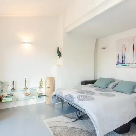 Ross 5- F2, Lumineux, Balcon, Loft, Clim, Vieux-nice *